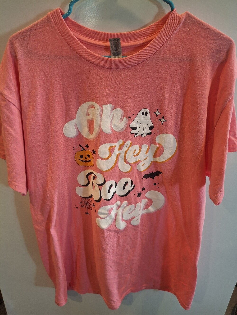 Women's Pink Halloween Graphic Tee - "Oh Hey Boo Hey"